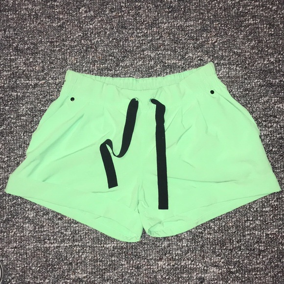 lululemon athletica Pants - Lululemon 🐊 Spring Break Away Shorts